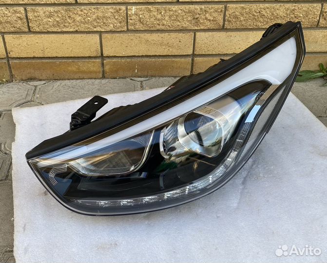 Фара левая ксенон Hyundai IX 35 рест LED
