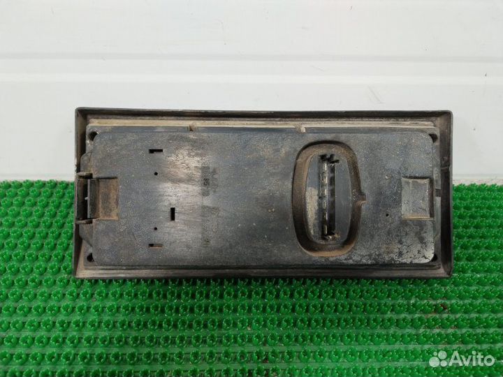 Фонарь задний левый Volkswagen Transporter T3 1990