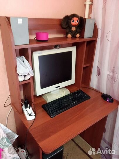 Компьютерный стол