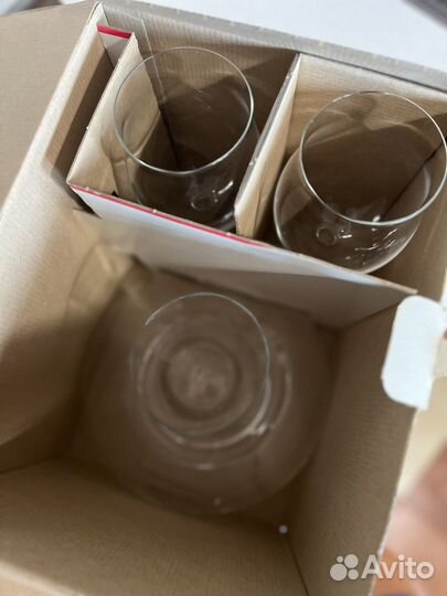 Декантер для вина с двумя бокалами