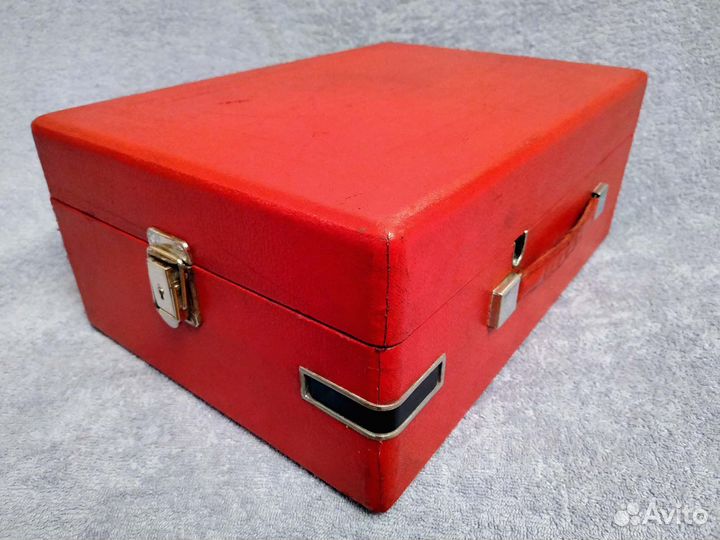 Патефон завода 