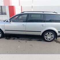 Volkswagen Passat 1.6 MT, 2000, 380 000 км, с пробегом, цена 480 000 руб.