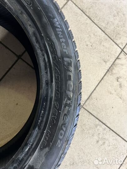 Hankook Winter I'Cept Evo2 W320 235/45 R18 98V