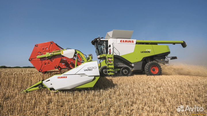 Стекло двери левое на Claas Lexion 770