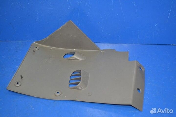 Пластиковая крышка торпеды у подножья водителя DAF