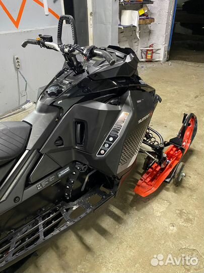 SKI-DOO summit X 165 850 Е-тес