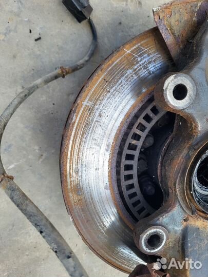 Ступица правая Mitsubishi Montero Sport 1