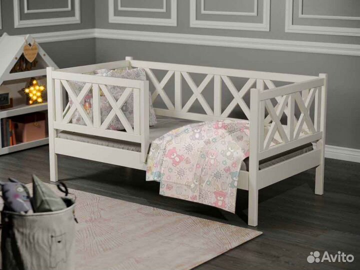 Кроватка для малыша из массива софа с бортиком