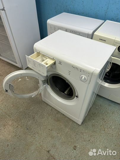 Indesit. 4,5 кг, 42 см, 800 об. Доставка бесплатно