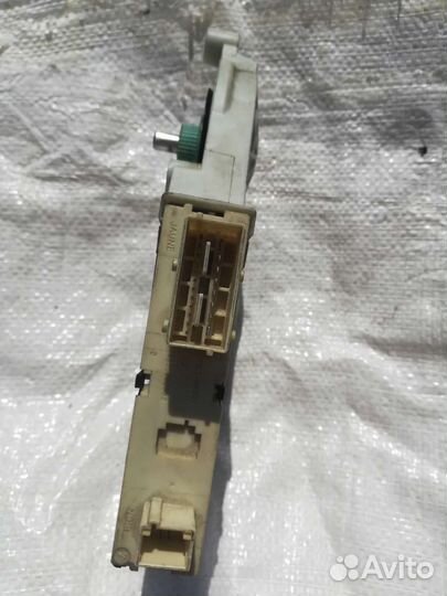 Стеклоподъёмник электрический на Пежо 307