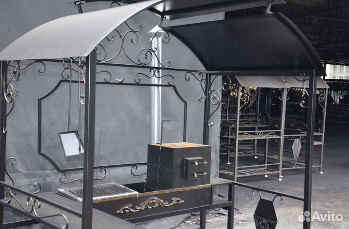 Мангал с крышей