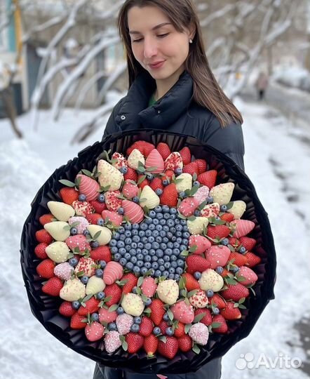 Цветы/ клубника в шоколаде/ букет для девушки