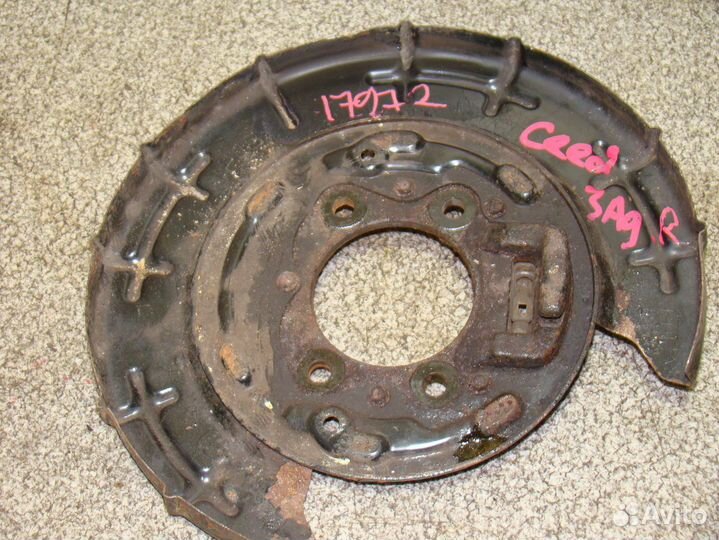 Щит опорный задний правый Kia Ceed 1 (ED)