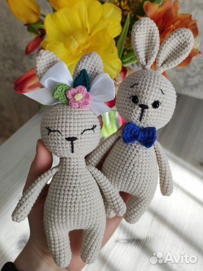 Зайчата (вязаные игрушки)