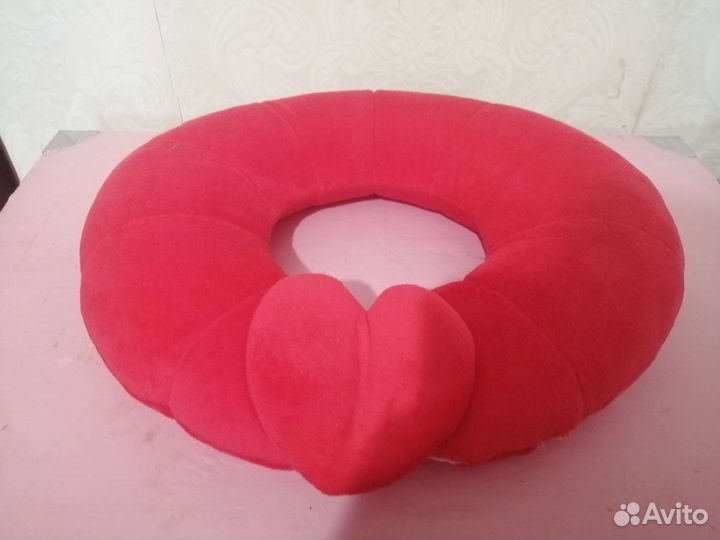 Подушка под голову в самолет