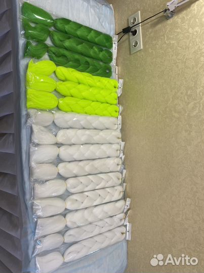 Канекалон однотонный