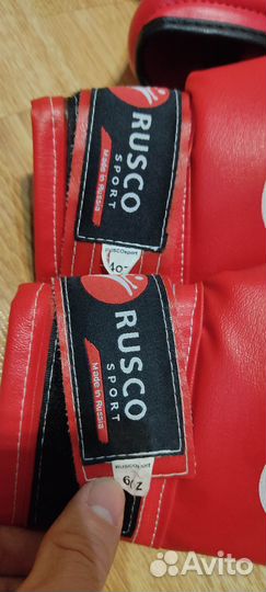 Боксерские перчатки и груша