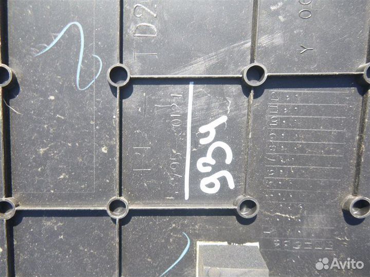 Декоративная крышка двс Toyota Crown GRS200 2011