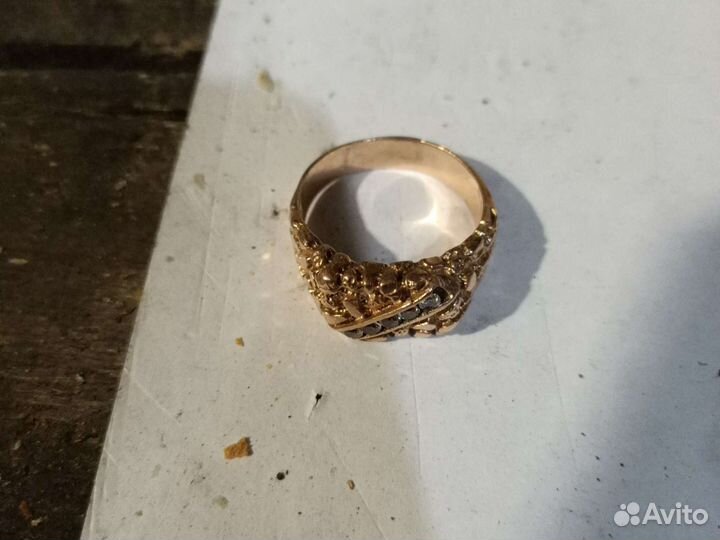 Мужской золотой перстень