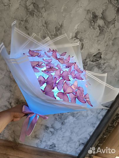 Светящийся букет из бабочек