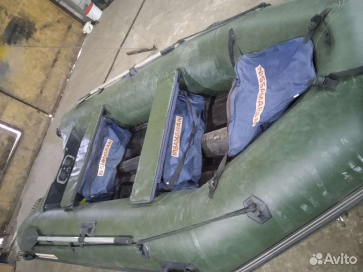 Лодка Ниссамаран 3800