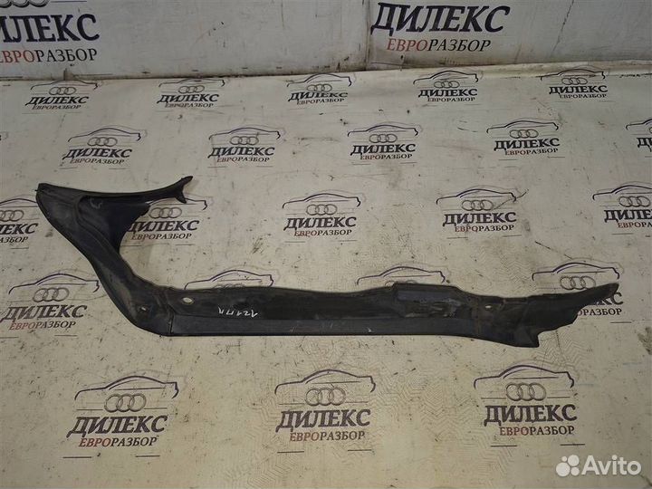 Пыльник левого крыла Audi Q7 2005