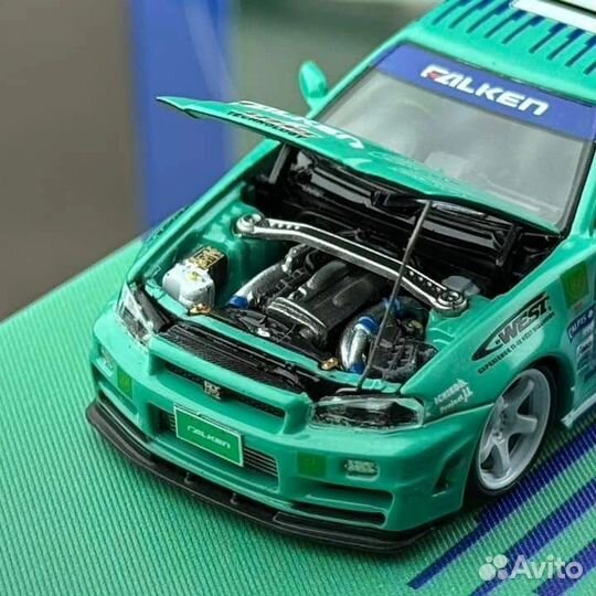 Nissan Skyline GT-R R34 Falken открывается капот