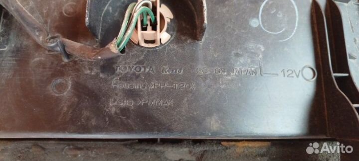 Стоп вставка левый Toyota Hiace KZH106 1KZ-TE