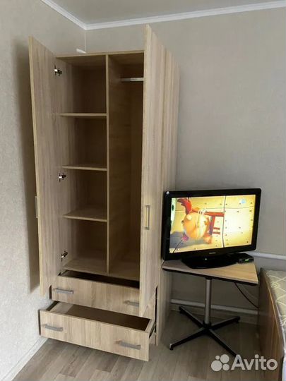 Шкаф новый с ящиками и штангой под кешалки