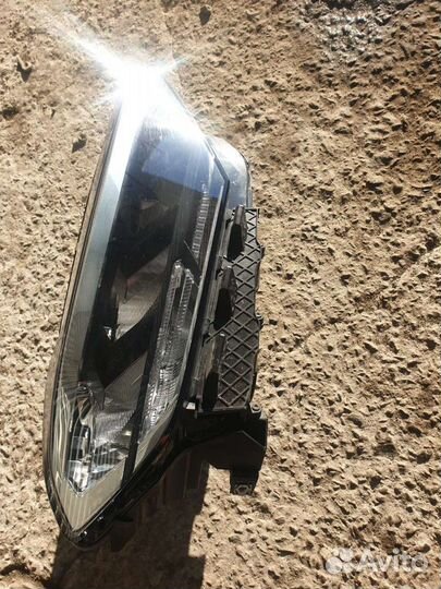 Volkswagen polo 20- фара левая