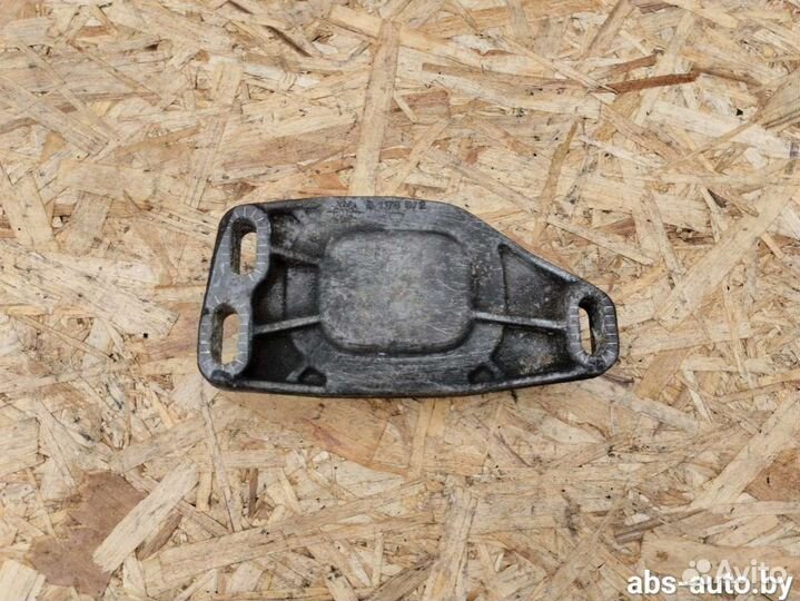 Кронштейн двигателя Volkswagen Passat B5