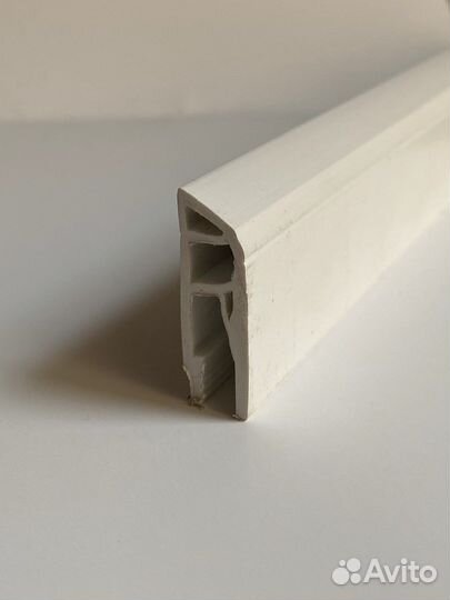 Стеновой багет для натяжных потолков