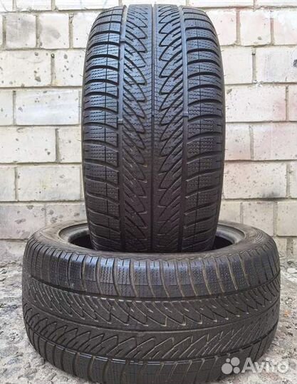 Goodyear UltraGrip 245/45 R17 99V