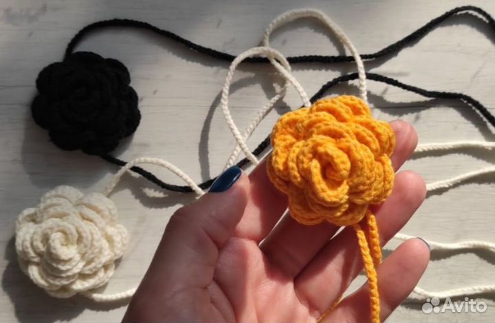 Вязаный чокер роза