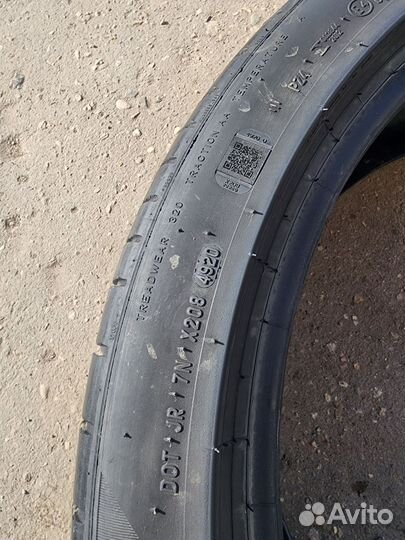 Pirelli P Zero 275/40 R22 107Y