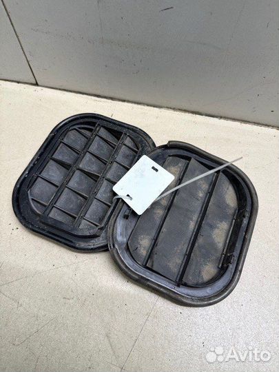 Решетка вентиляционная Volvo V40 универсал B4204T3