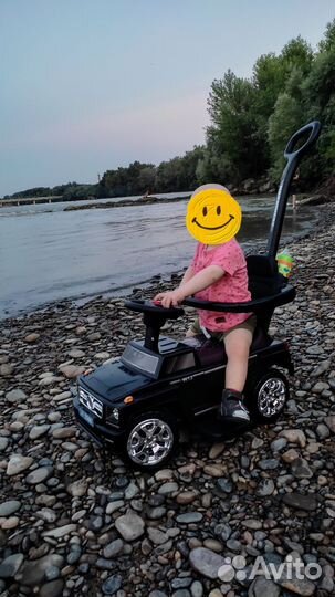 Детский толокар JY-Z08B черный с ручкой