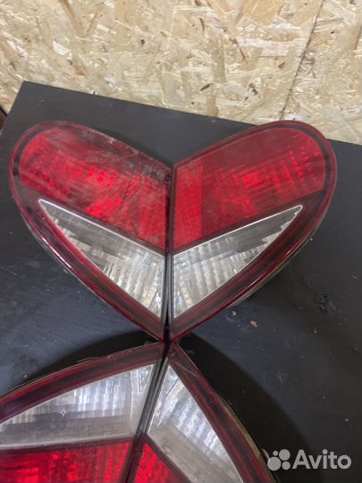 Фонарь в крышку багажника, задний правый,левый