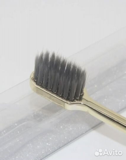 Зубная щетка