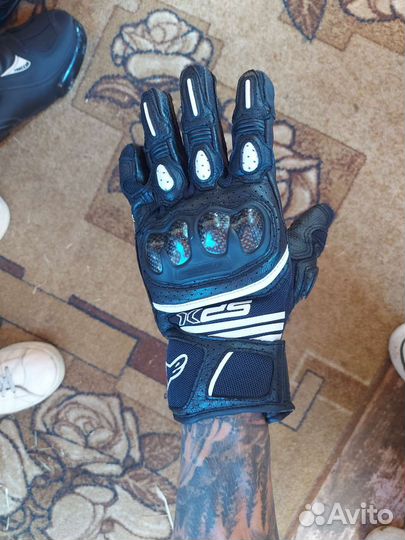 Ботинки для мотоцикла и перчатки