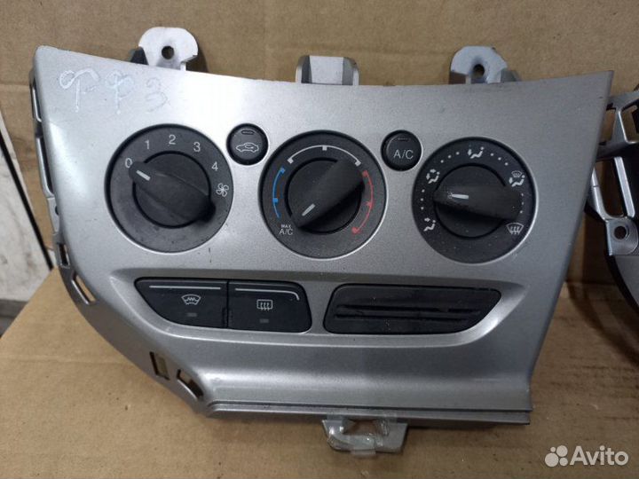 Блок управления климат-контролем Ford Focus 3