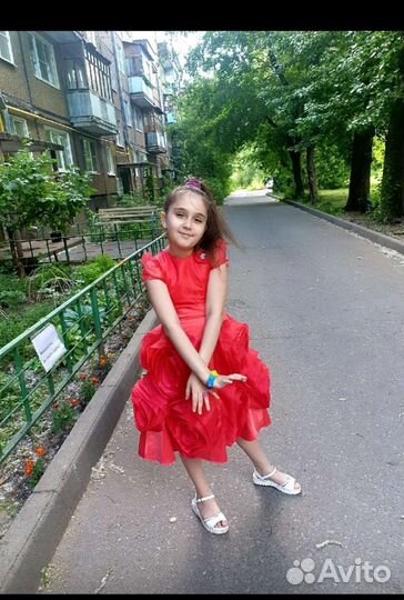 Вечернее красное платье