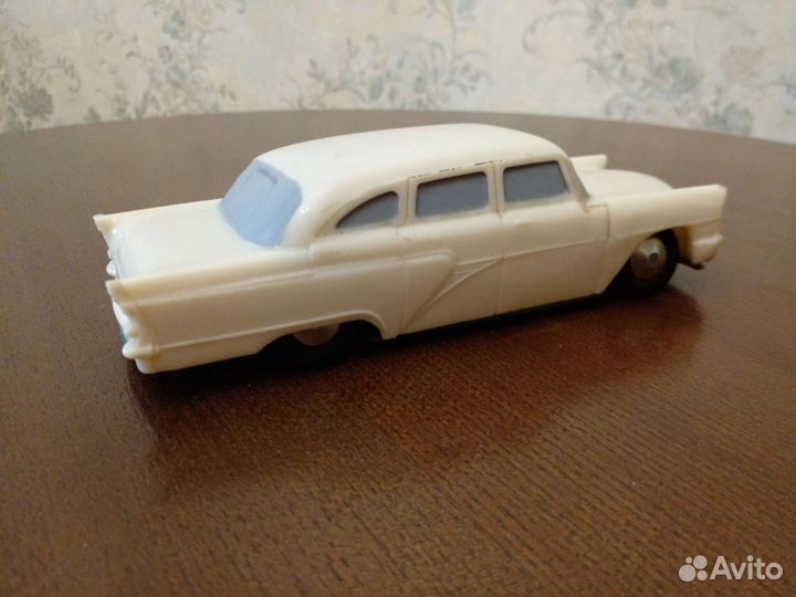 Модель автомобиля газ-13 Чайка СССР