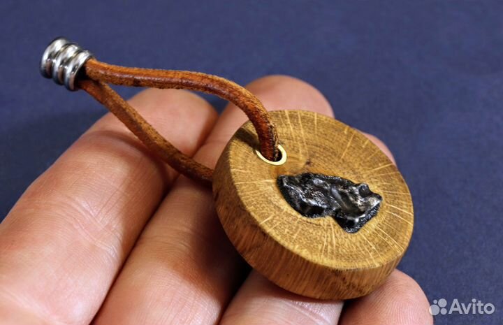 Брелок ключник с метеоритом