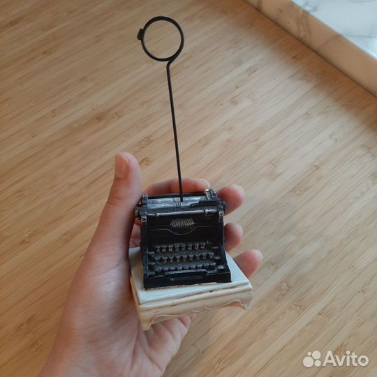 Держатель для заметок красный куб