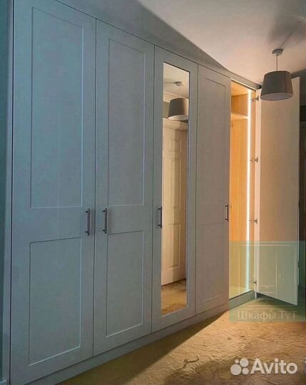 Распашной шкаф