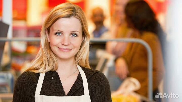 Сотрудник магазина одежды