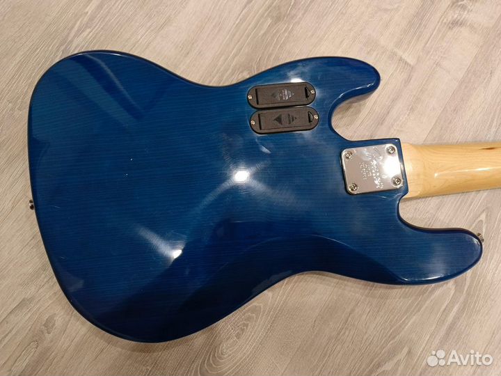 Бас гитара реплика fender 5 струн