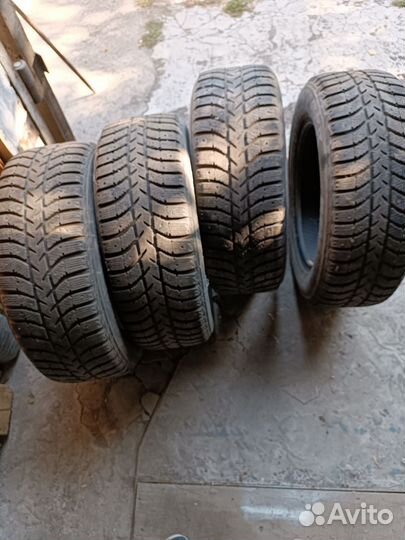 Bridgestone Ice Cruiser 5000 215/60 R16 95