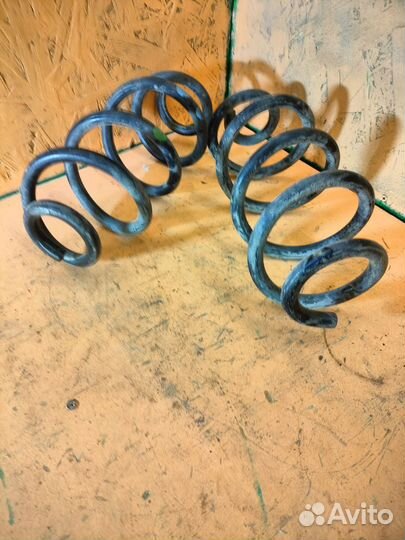 Оригинал Nissan задняя пружина подвески L или R